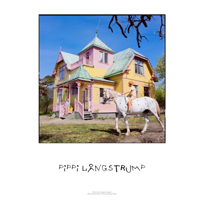 Pippi Langstrømpe – Pippi – Foran Villa Villekulla - A4